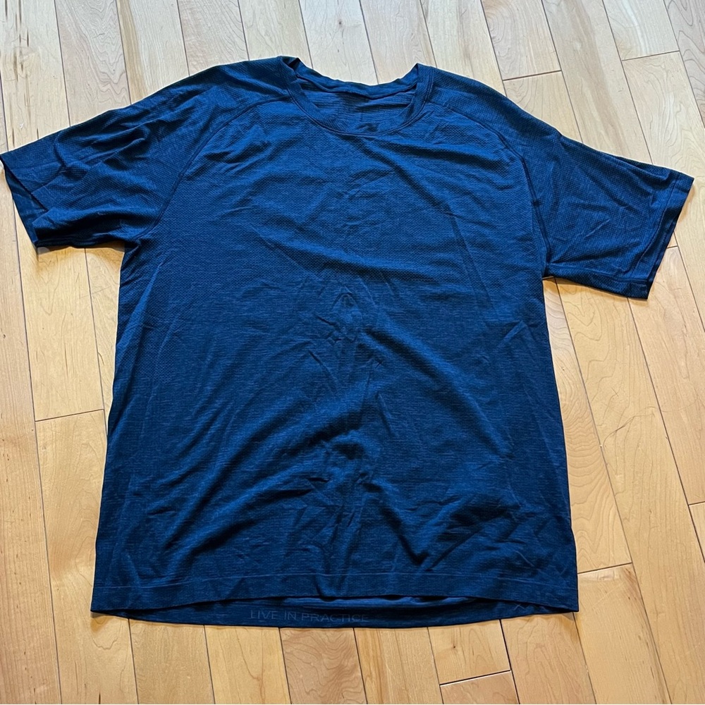 Lululemon Men’s Metal Tech Navy Blue Short sleeved athletic shirt size XXL